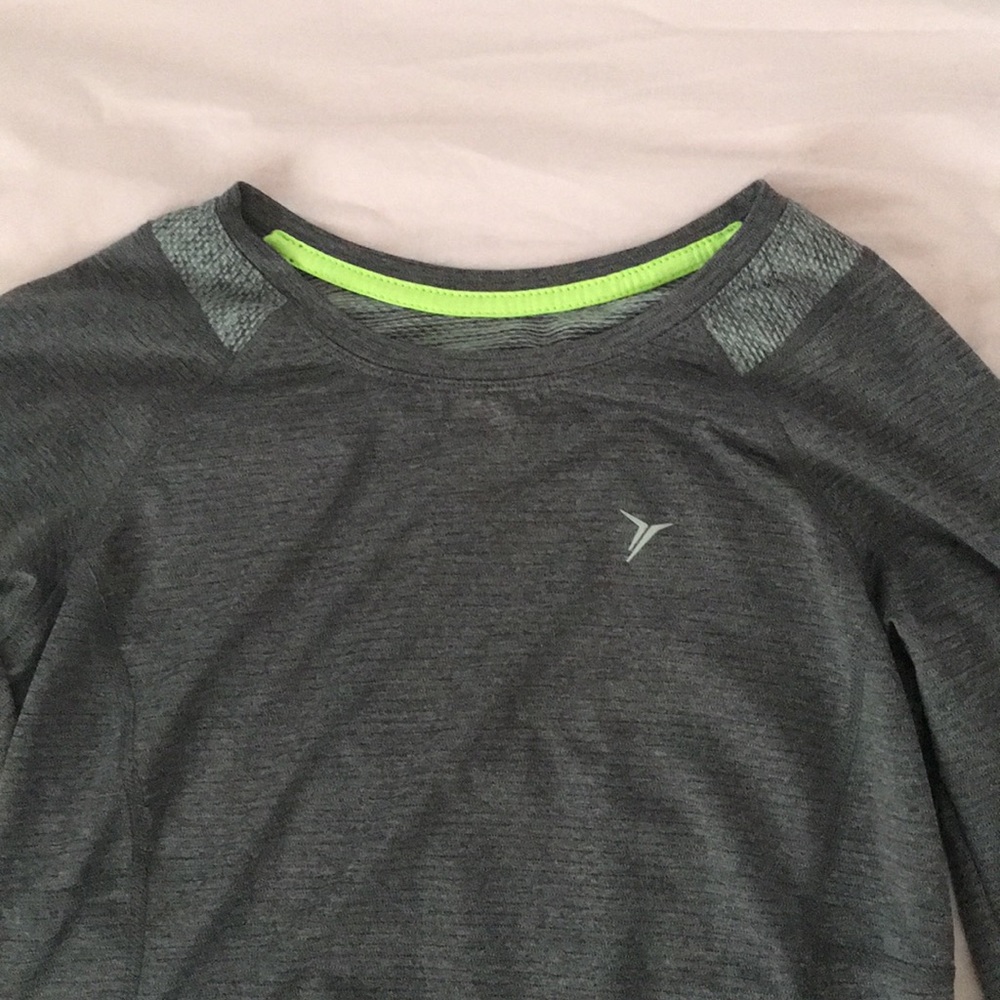 Gray athletic top - Picture 2 of 5